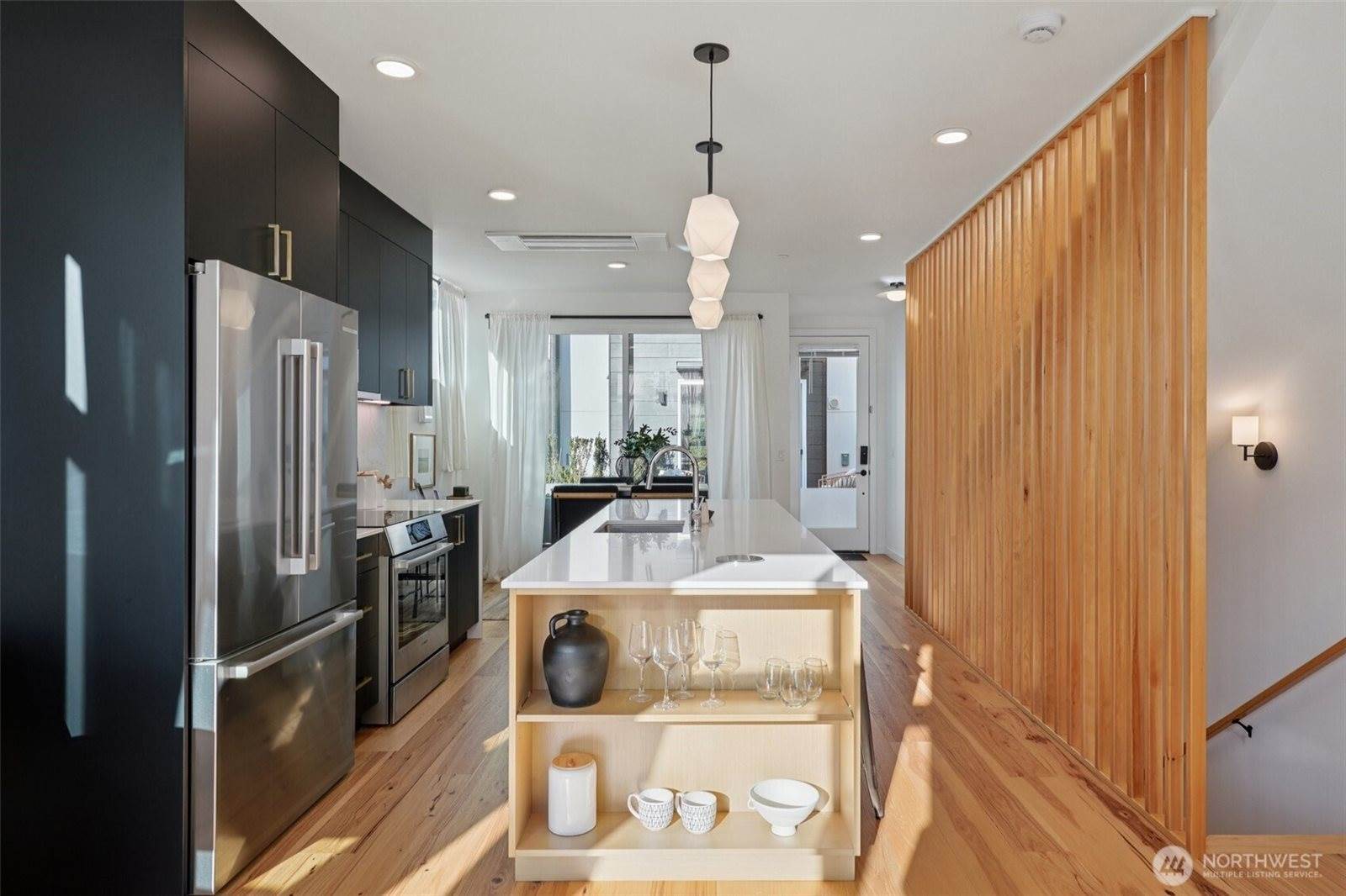 515 Howe Street, #A, Seattle, WA 98109