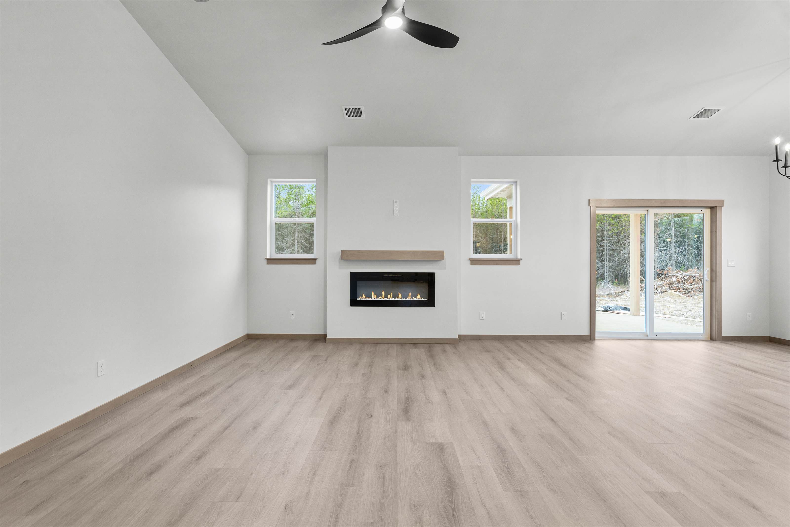 1971 E Yellow Pine Ave, Athol, ID 83801