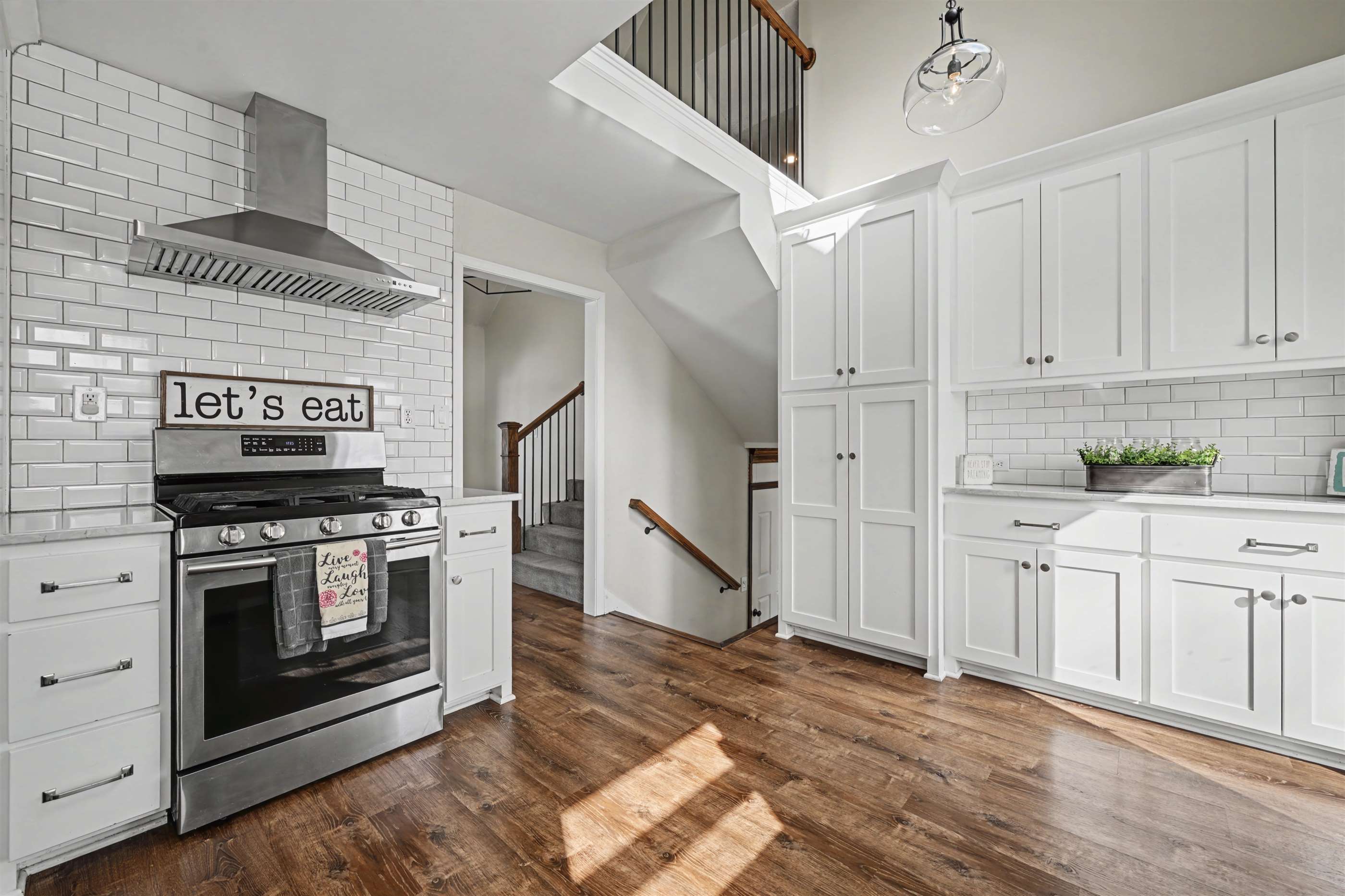 6215 NW Pine Ridge Road, Parkville, MO 64152