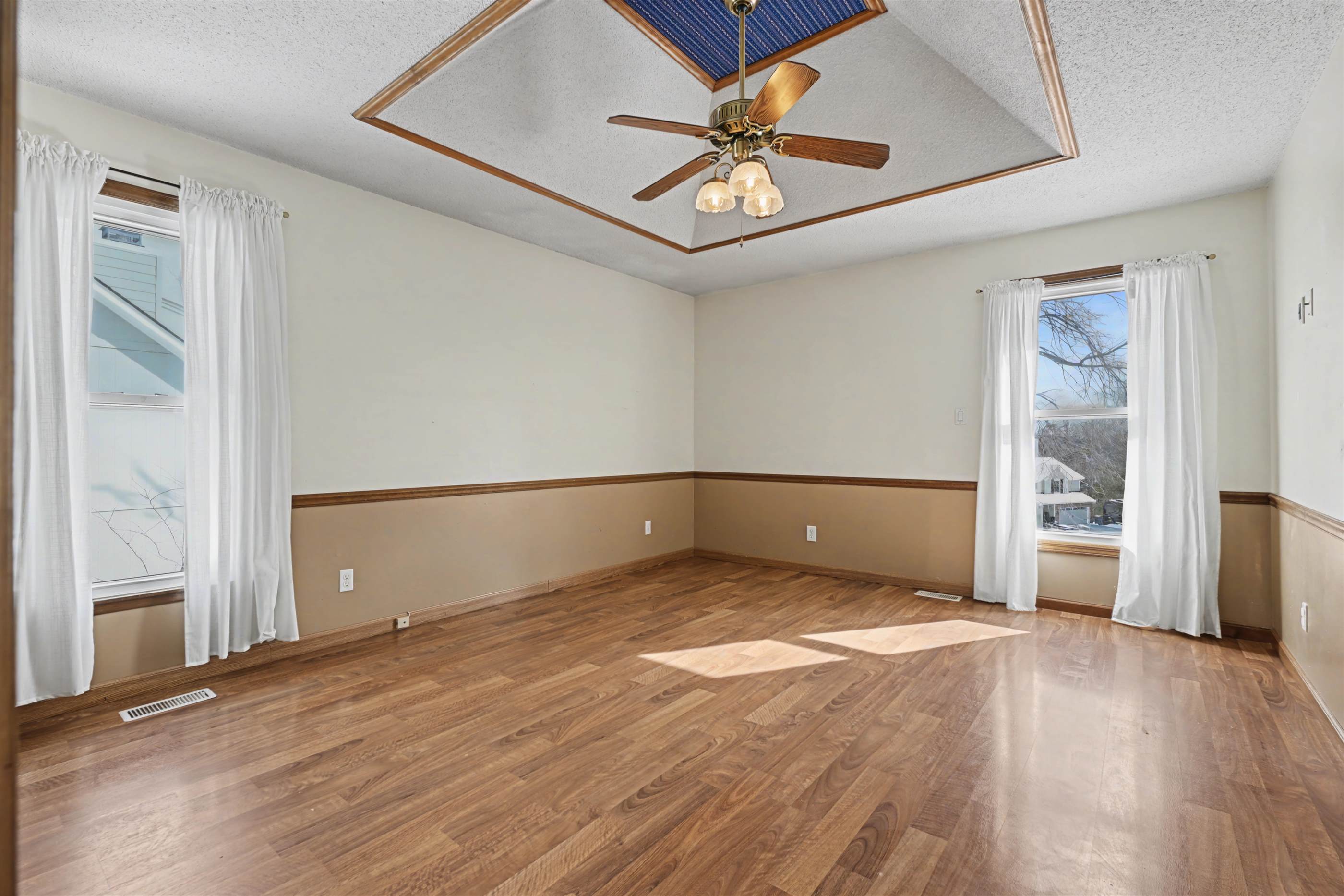 6215 NW Pine Ridge Road, Parkville, MO 64152