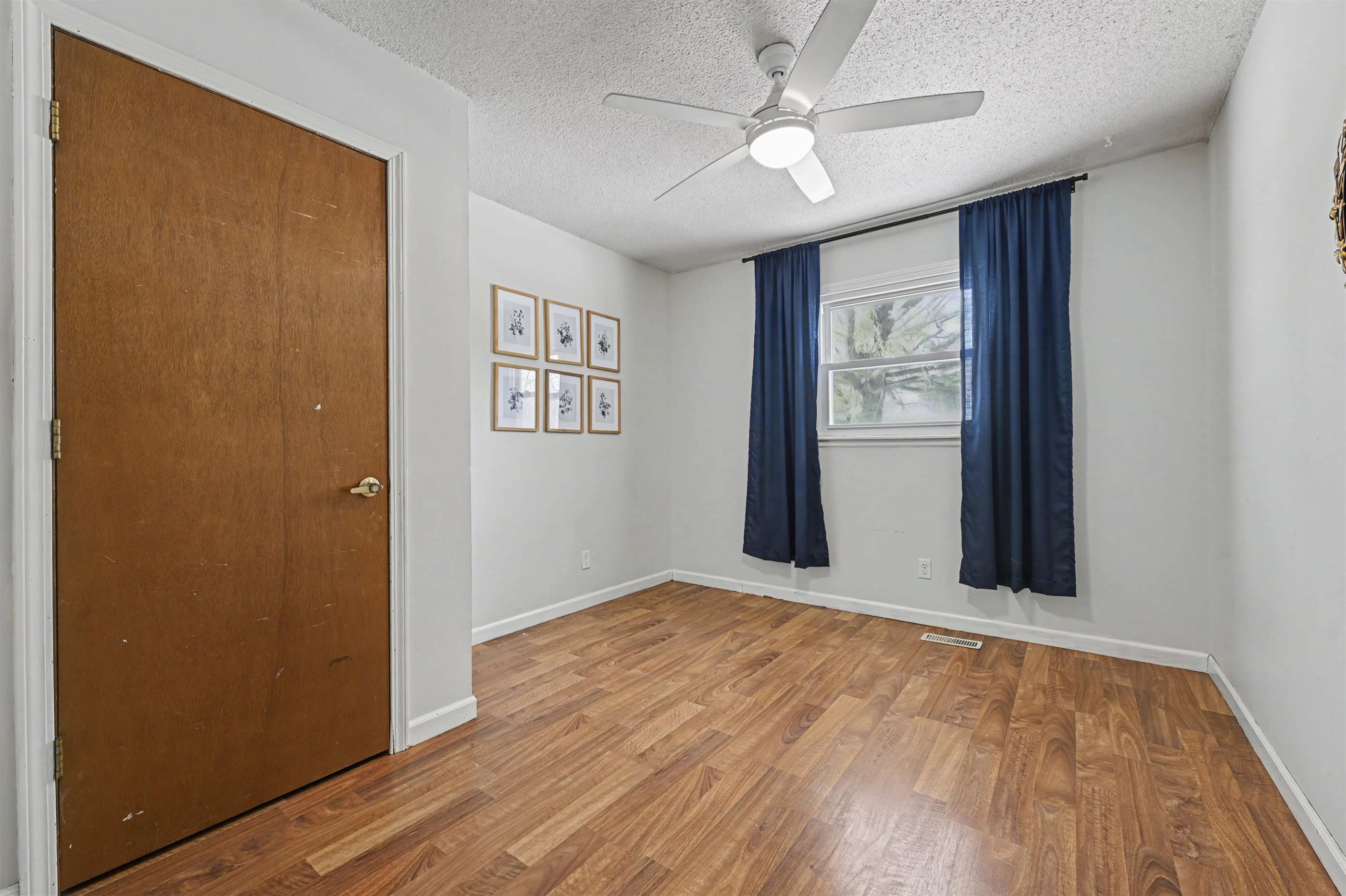 6215 NW Pine Ridge Road, Parkville, MO 64152