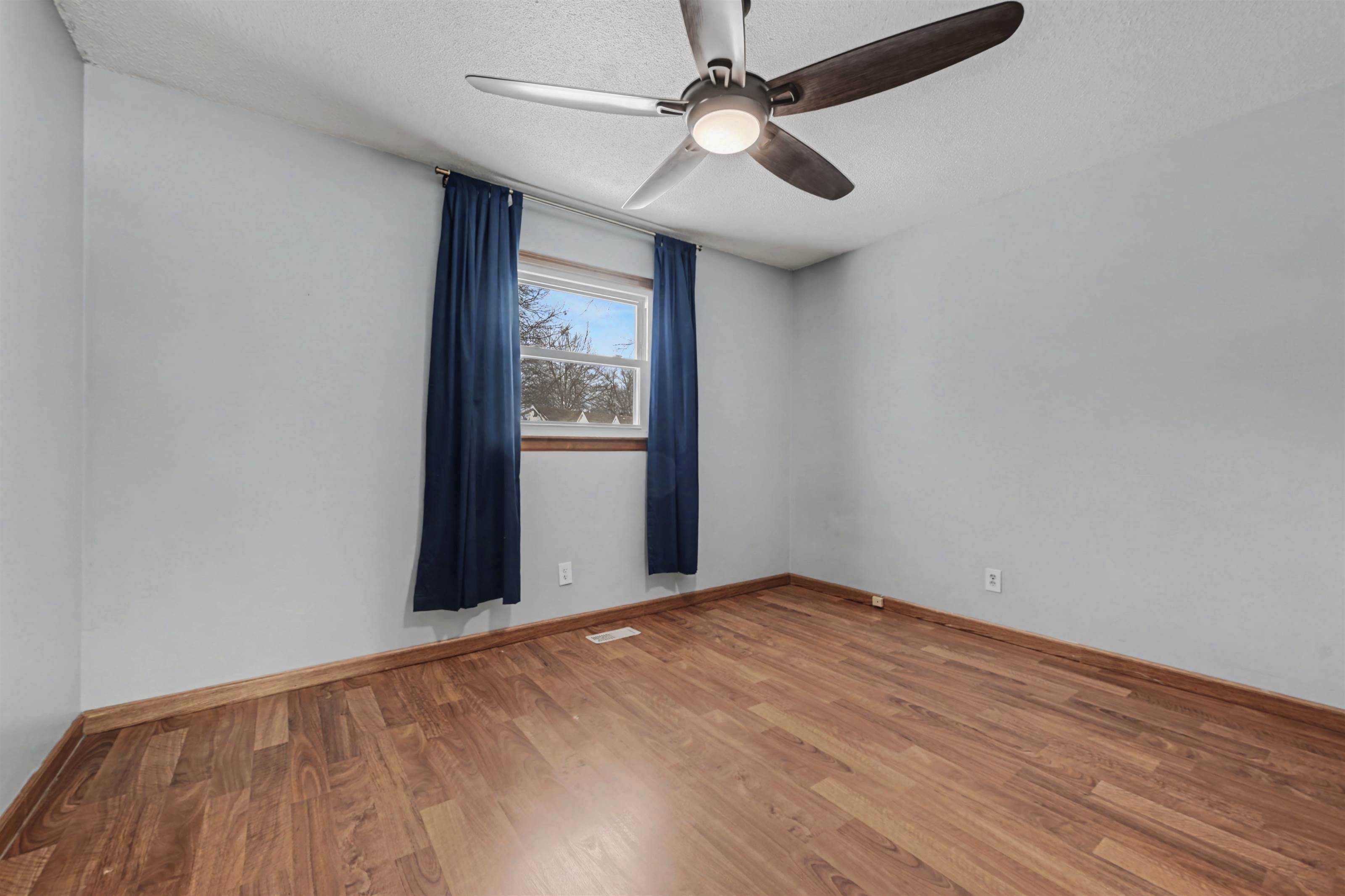 6215 NW Pine Ridge Road, Parkville, MO 64152