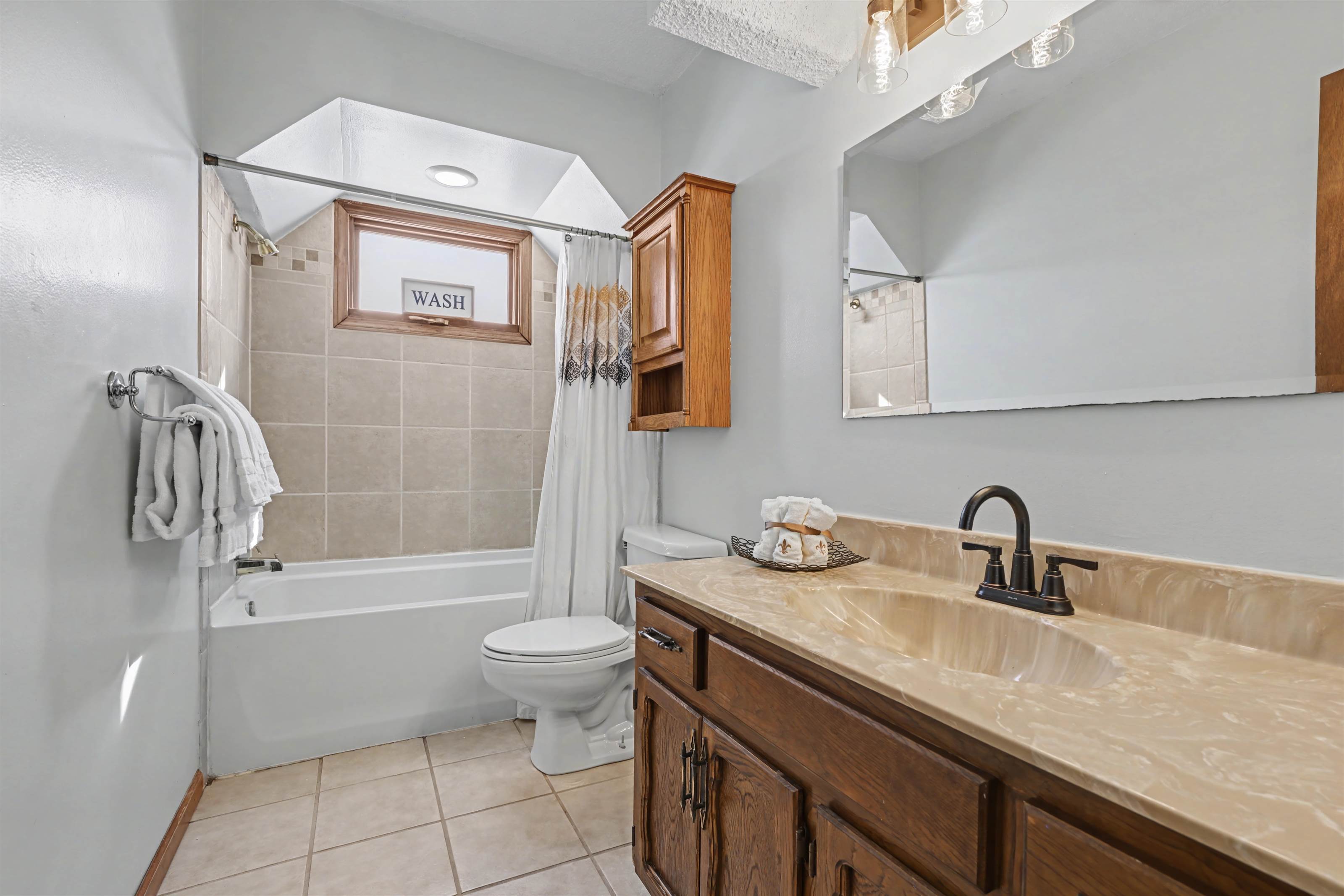 6215 NW Pine Ridge Road, Parkville, MO 64152