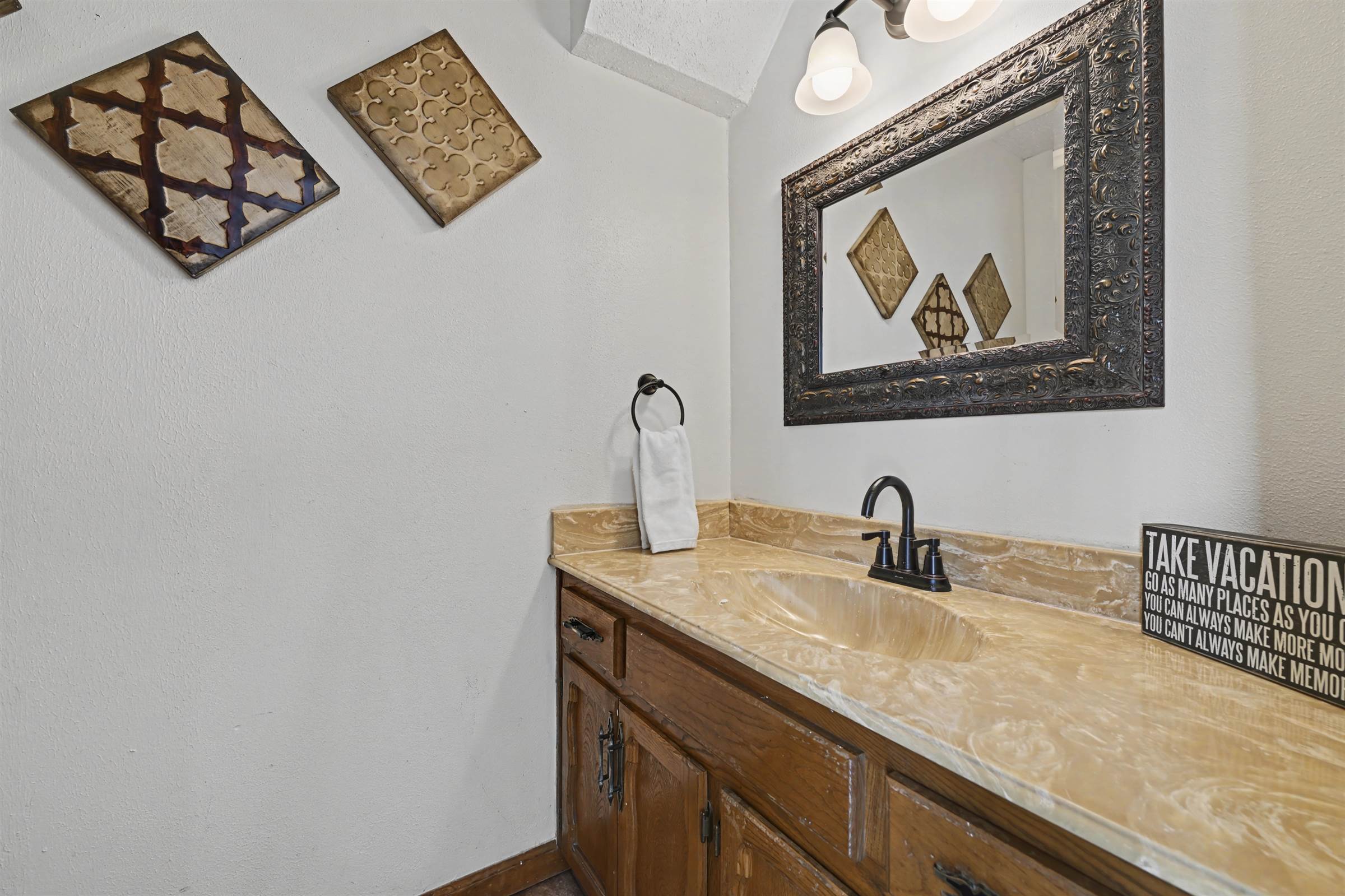 6215 NW Pine Ridge Road, Parkville, MO 64152