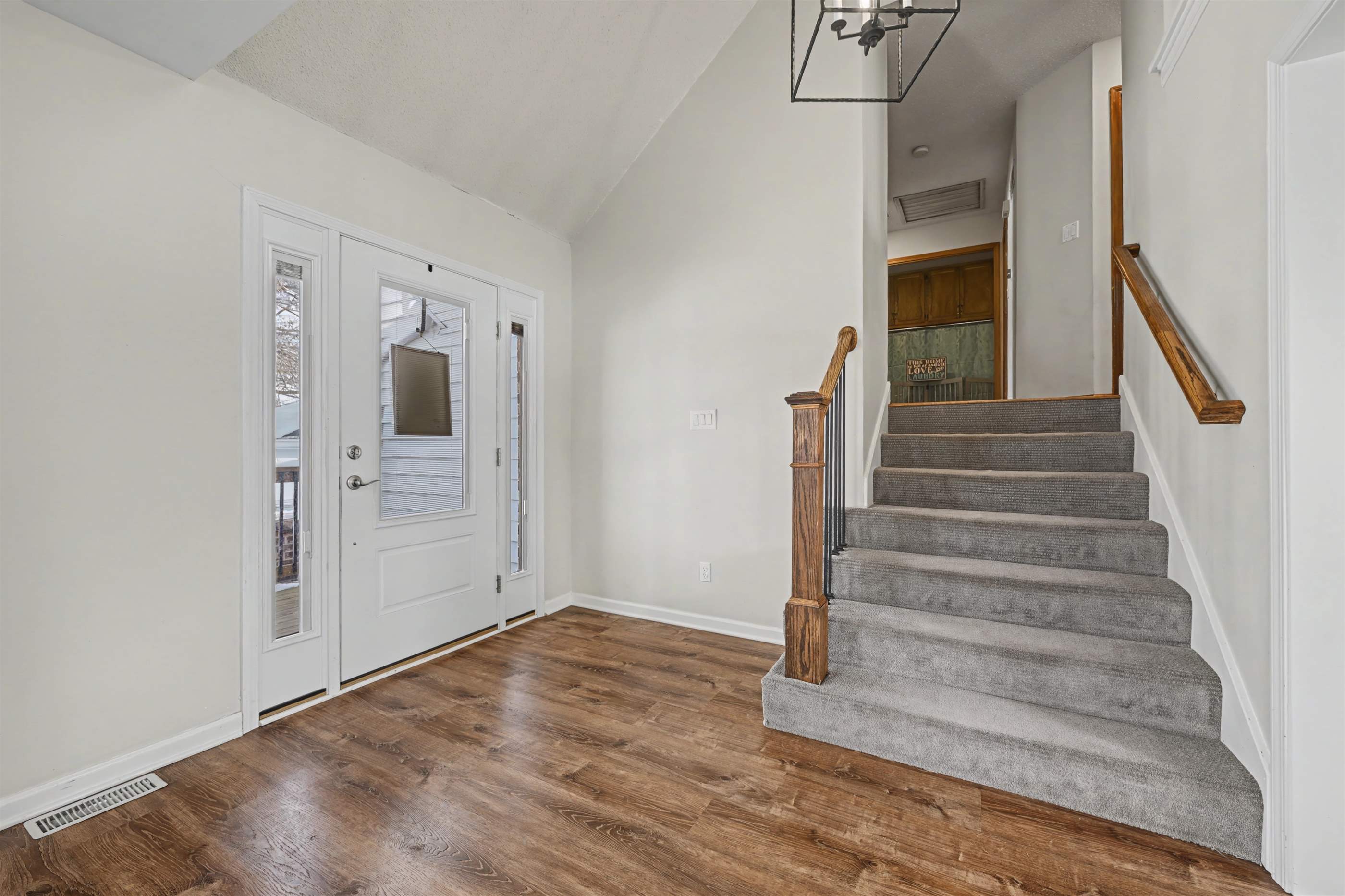 6215 NW Pine Ridge Road, Parkville, MO 64152