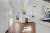 6215 NW Pine Ridge Road, Parkville, MO 64152