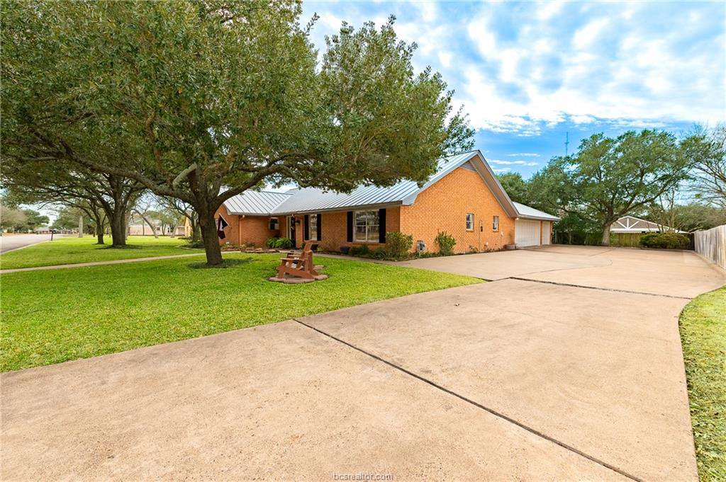 3616 Sweetbriar Drive, Bryan, TX 77802