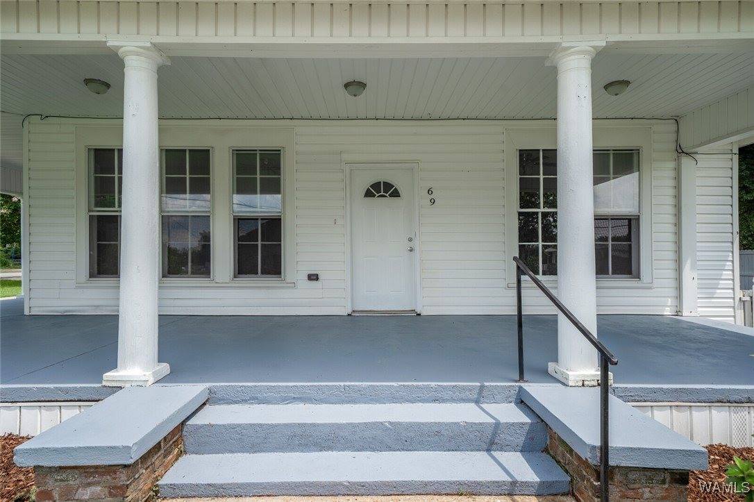 69 2nd Avenue, Moundville, AL 35474