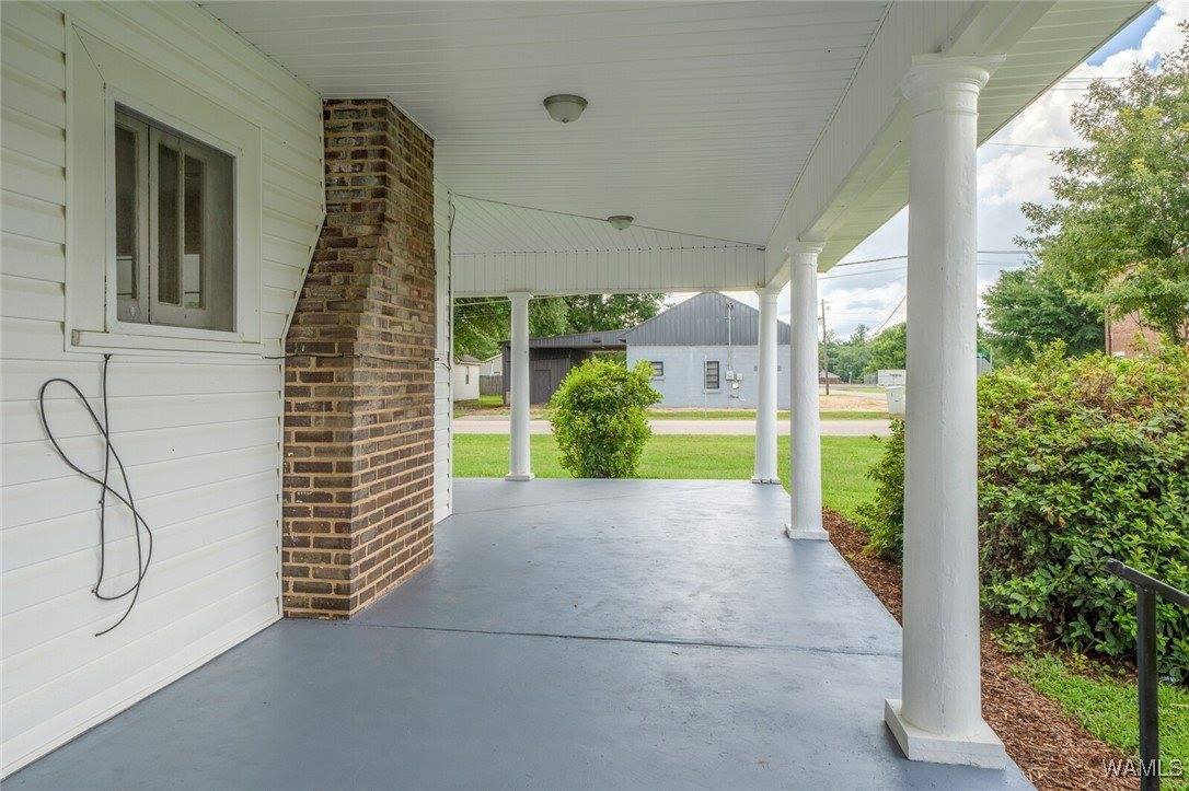 69 2nd Avenue, Moundville, AL 35474