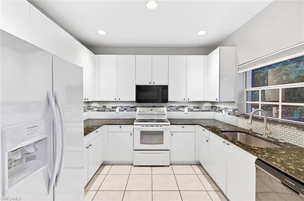 3258 Tamara DR 2, Naples, FL 34109