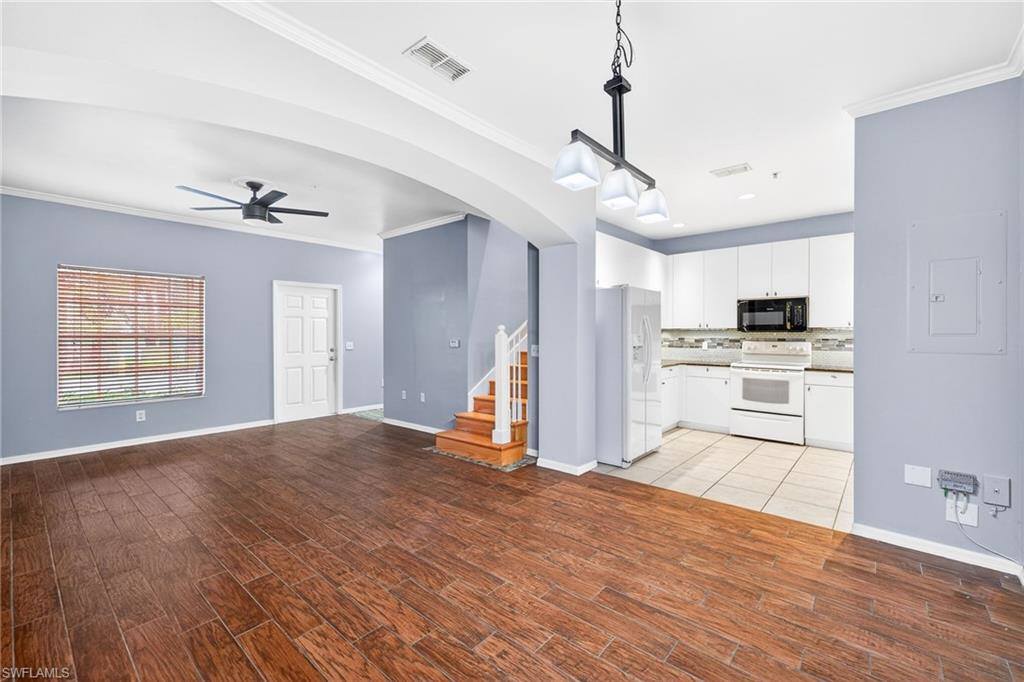 3258 Tamara DR 2, Naples, FL 34109