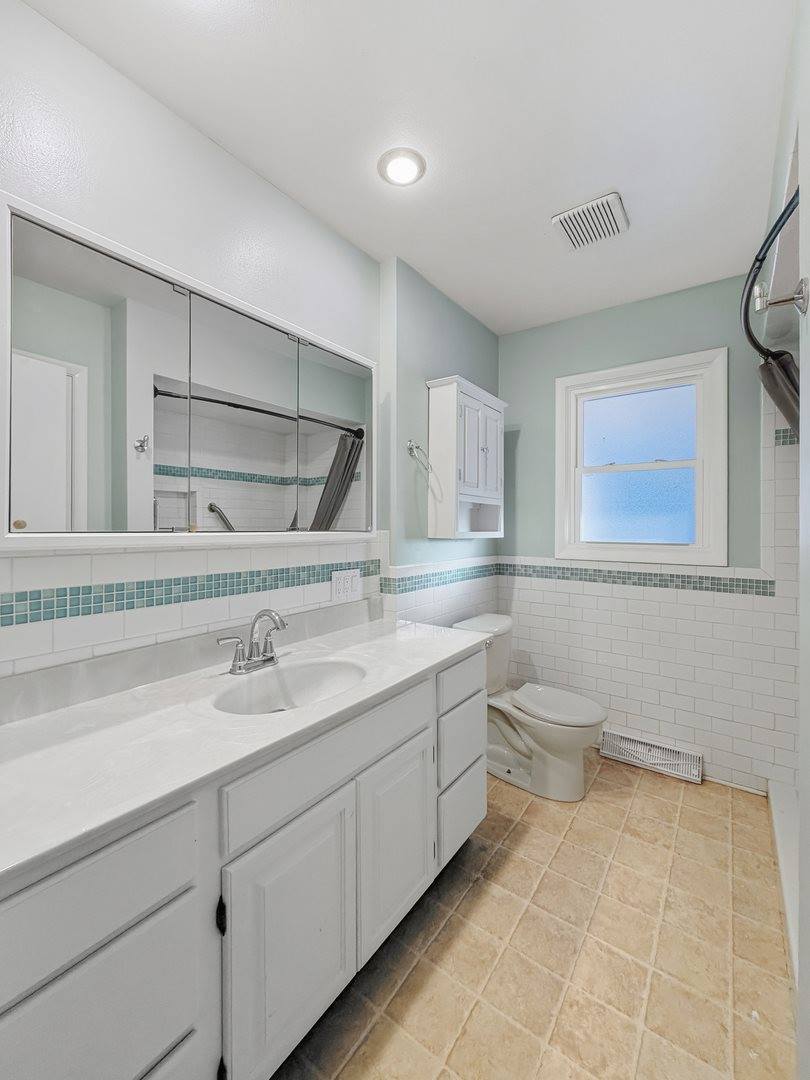 1734 West Stephenson Street, Freeport, IL 61032