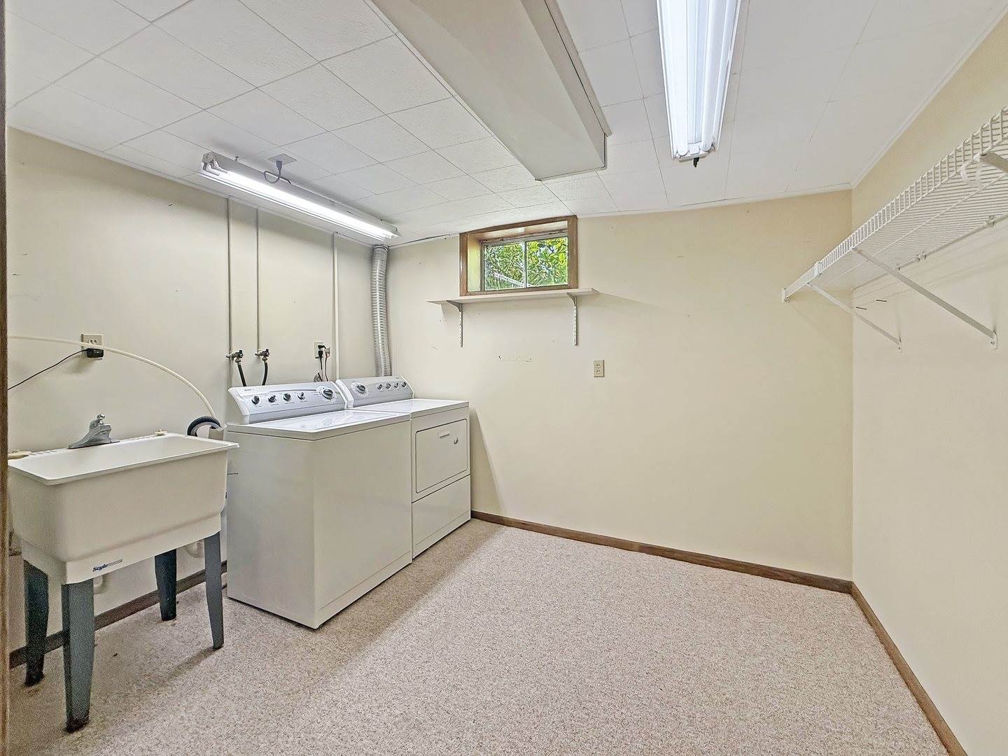 657 North Greenfield Drive, Freeport, IL 61032