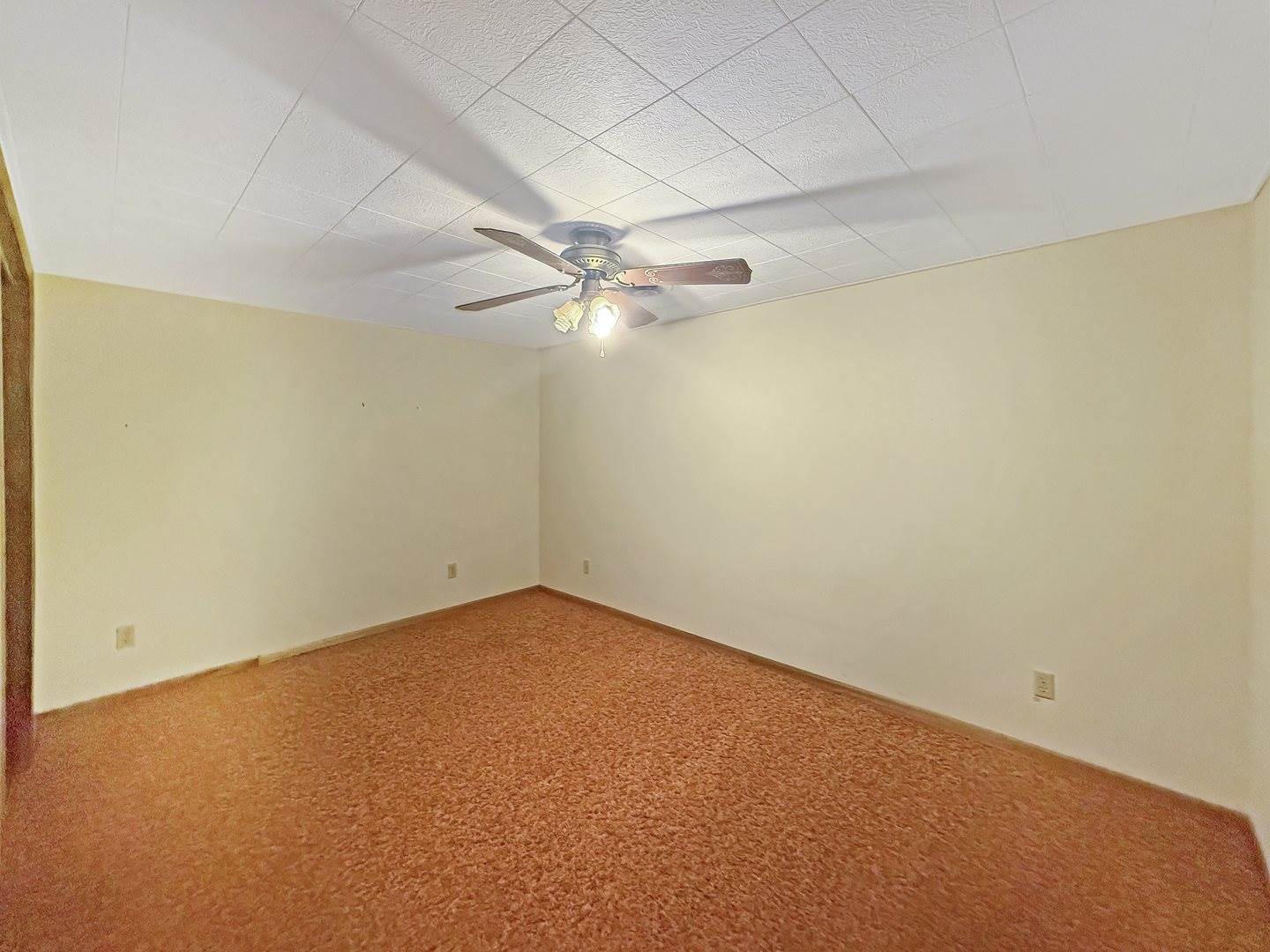 657 North Greenfield Drive, Freeport, IL 61032