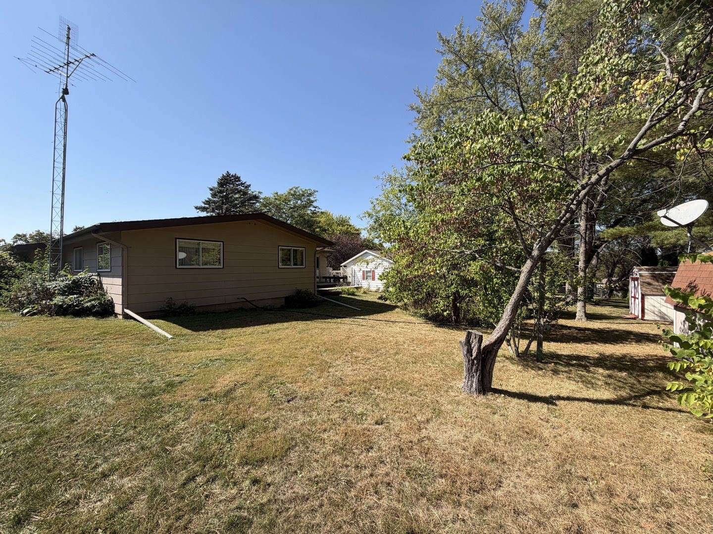 657 North Greenfield Drive, Freeport, IL 61032