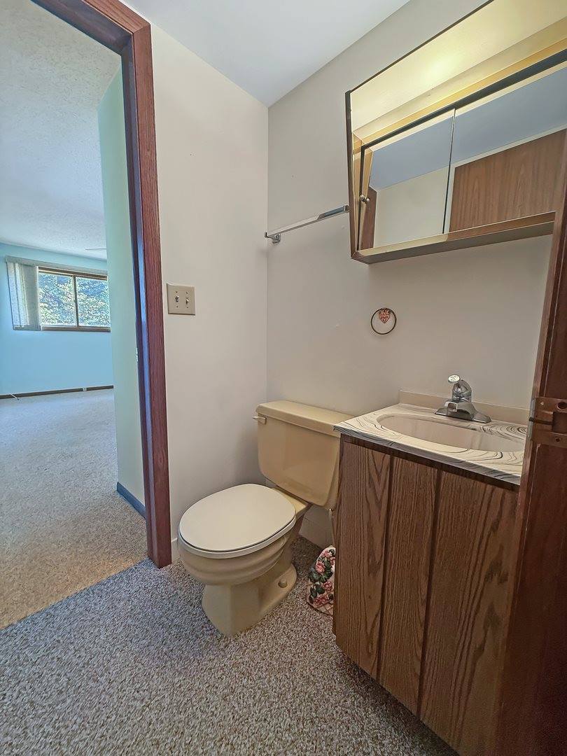 657 North Greenfield Drive, Freeport, IL 61032