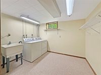 657 North Greenfield Drive, Freeport, IL 61032