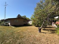 657 North Greenfield Drive, Freeport, IL 61032