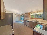 657 North Greenfield Drive, Freeport, IL 61032