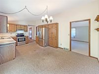 657 North Greenfield Drive, Freeport, IL 61032