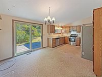 657 North Greenfield Drive, Freeport, IL 61032