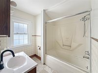 727 East Garden Street, Freeport, IL 61032