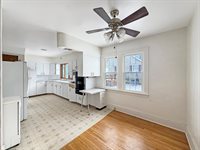 727 East Garden Street, Freeport, IL 61032