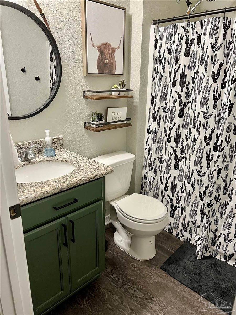 5710 Peach Dr, Milton, FL 32571