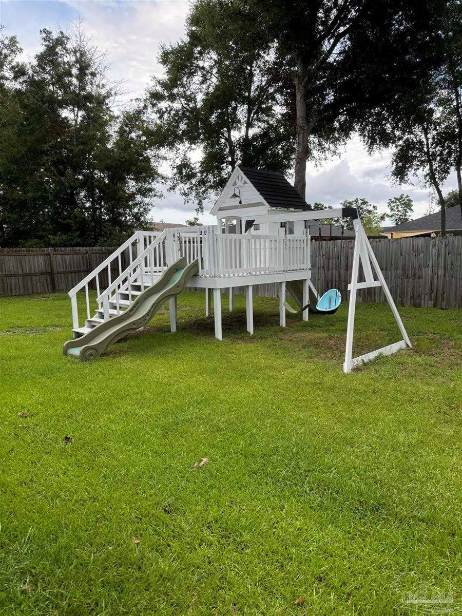 5710 Peach Dr, Milton, FL 32571