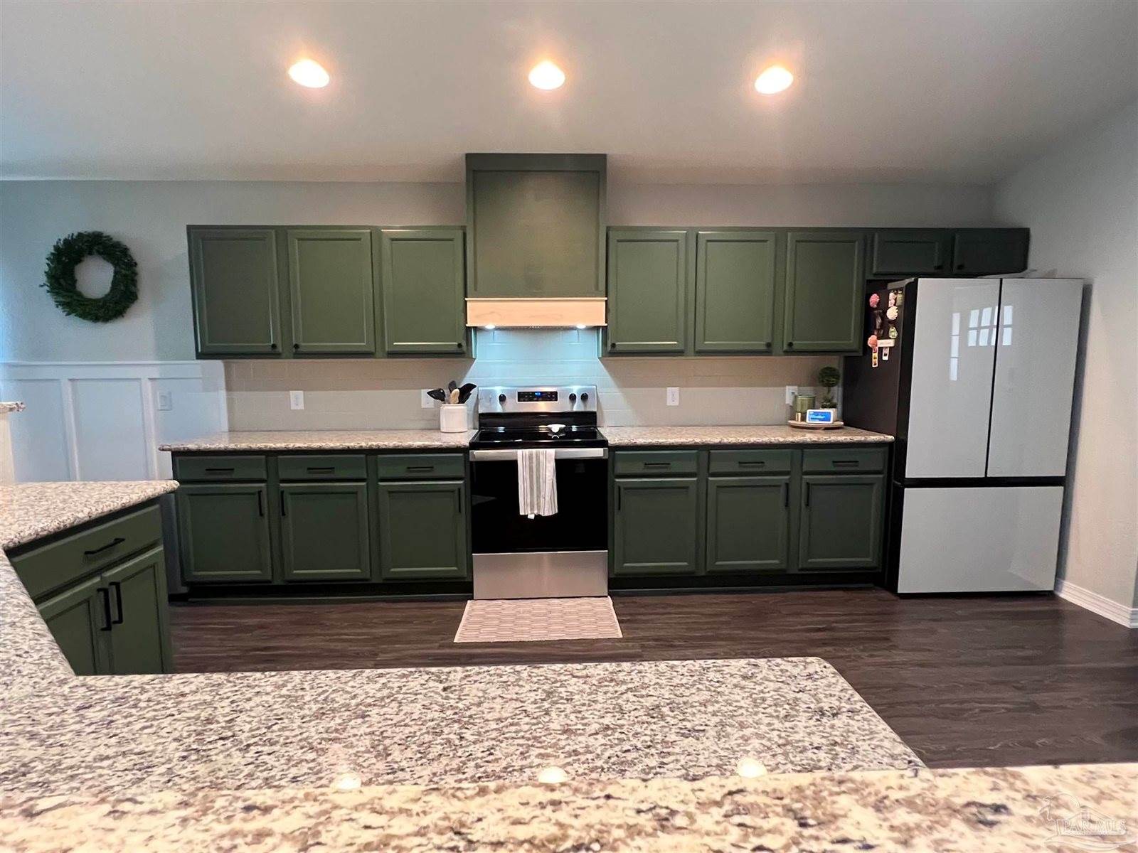 5710 Peach Dr, Milton, FL 32571