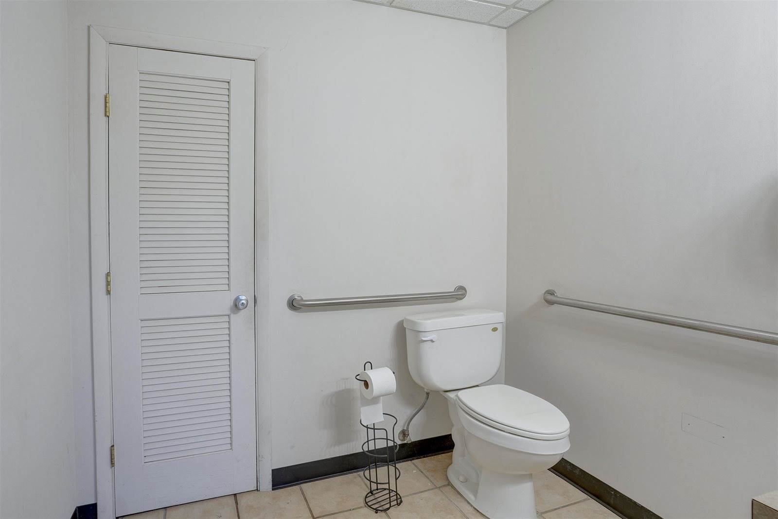 702 Main St, Winfield, KS 67156