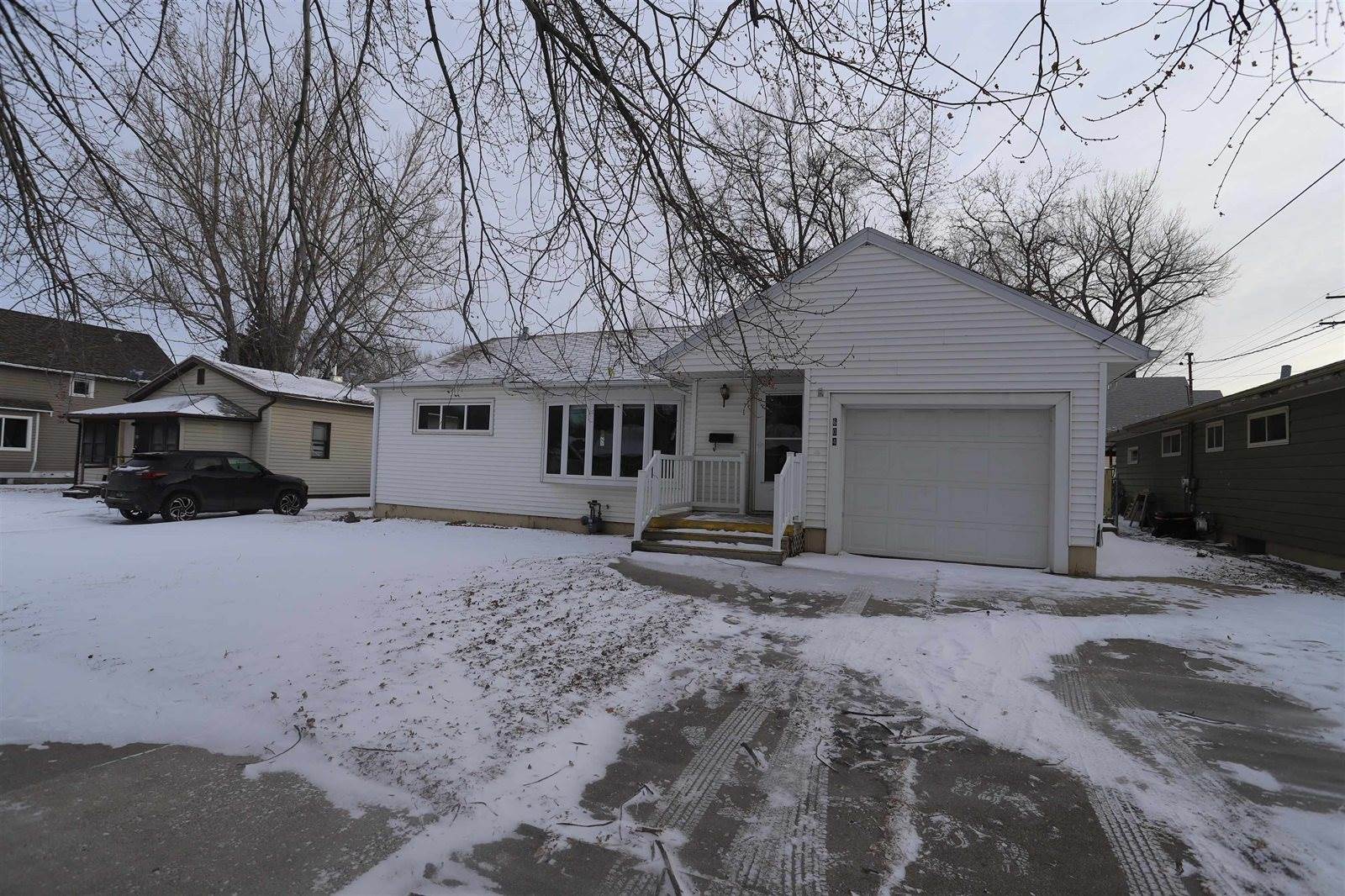 604 10th ST NE, Minot, ND 58703