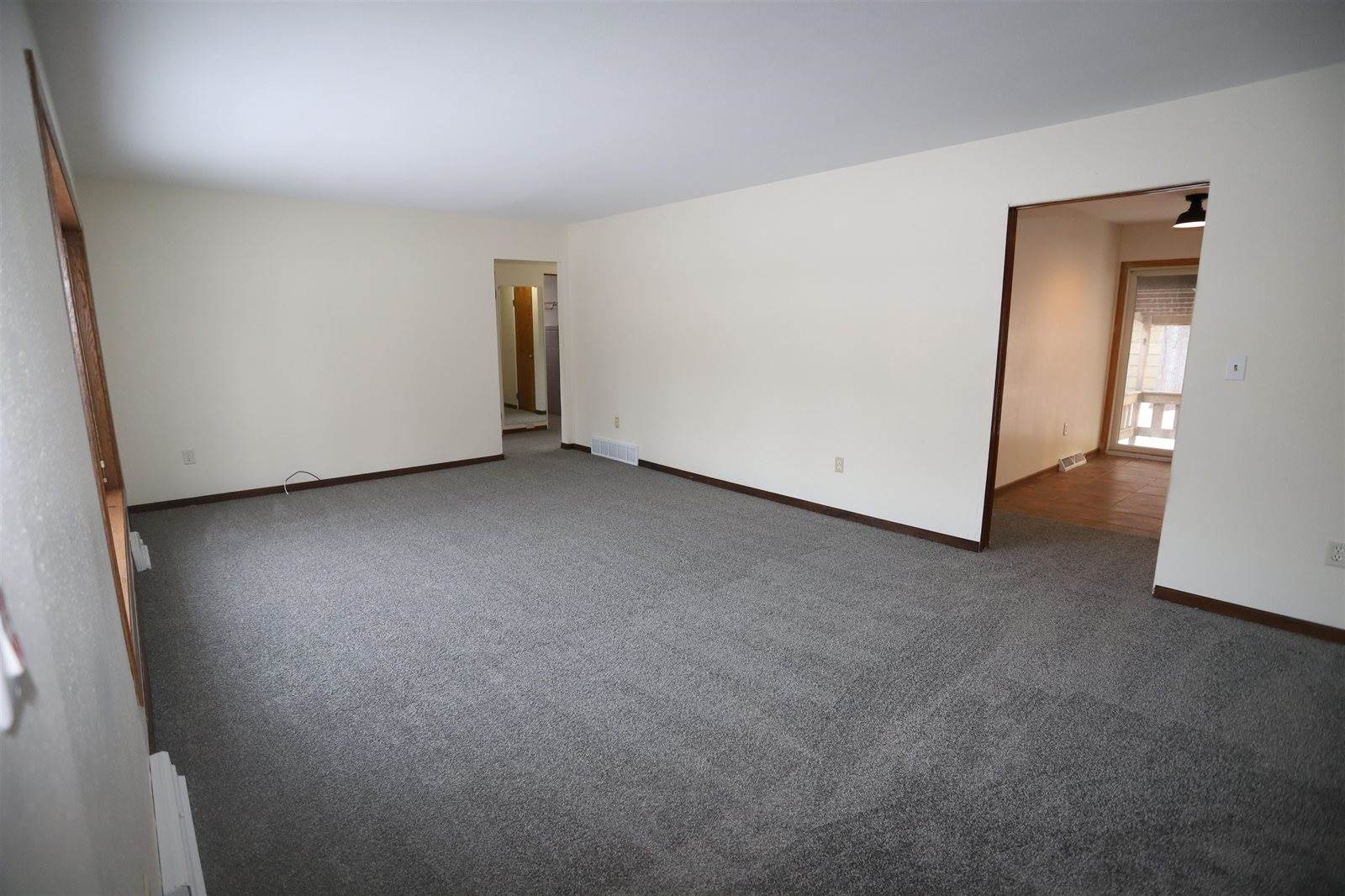 604 10th ST NE, Minot, ND 58703