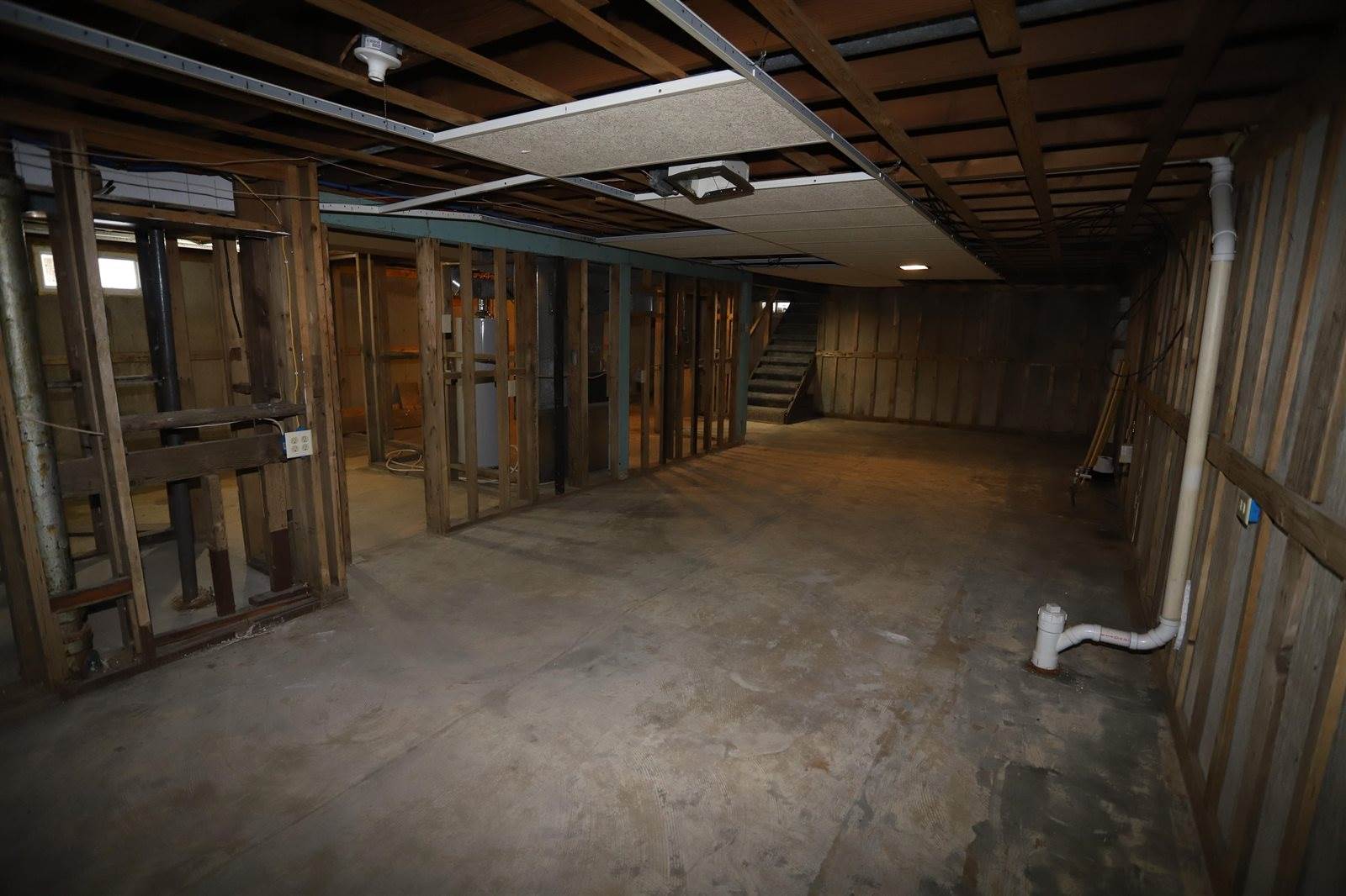 604 10th ST NE, Minot, ND 58703