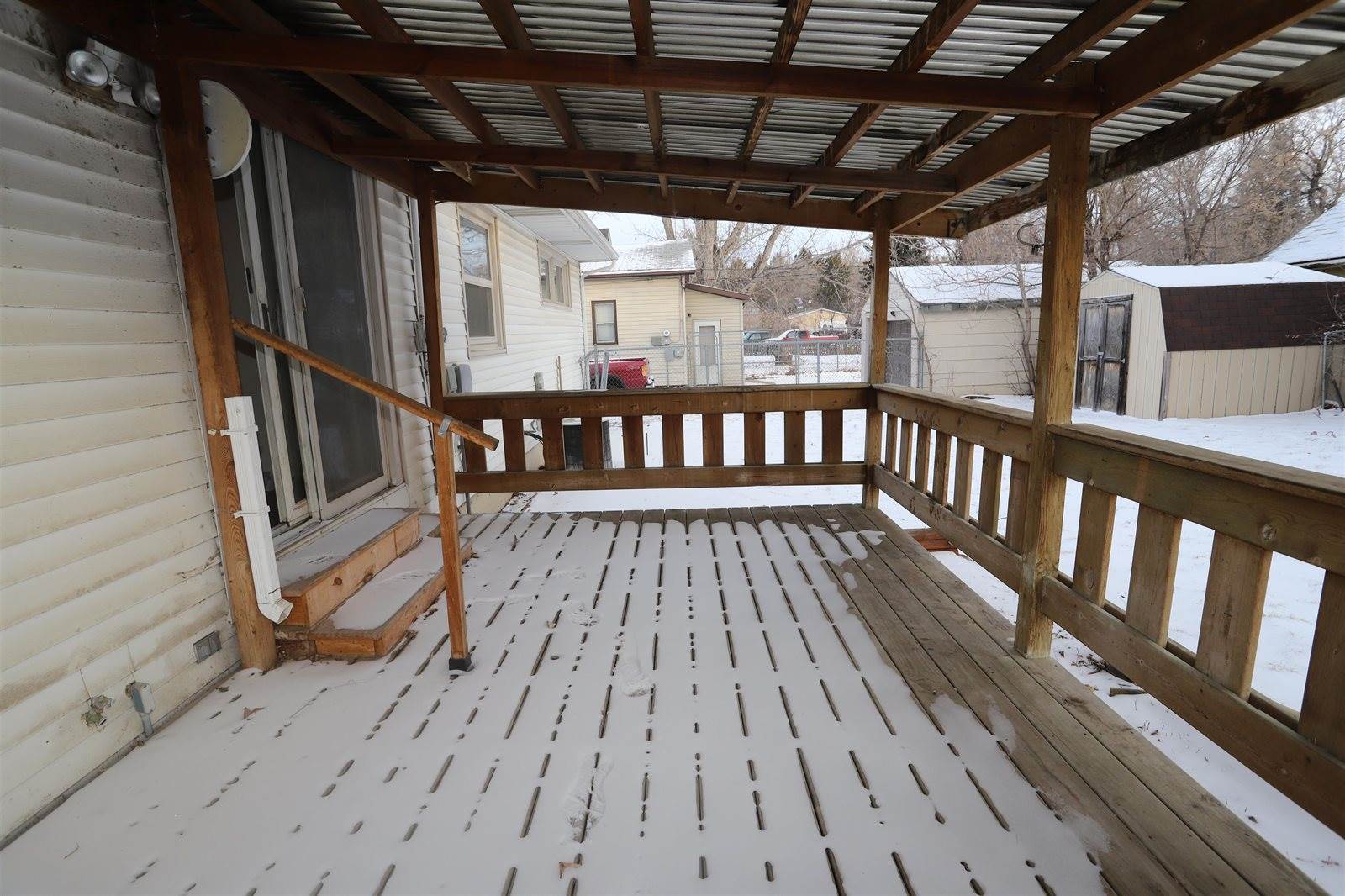 604 10th ST NE, Minot, ND 58703