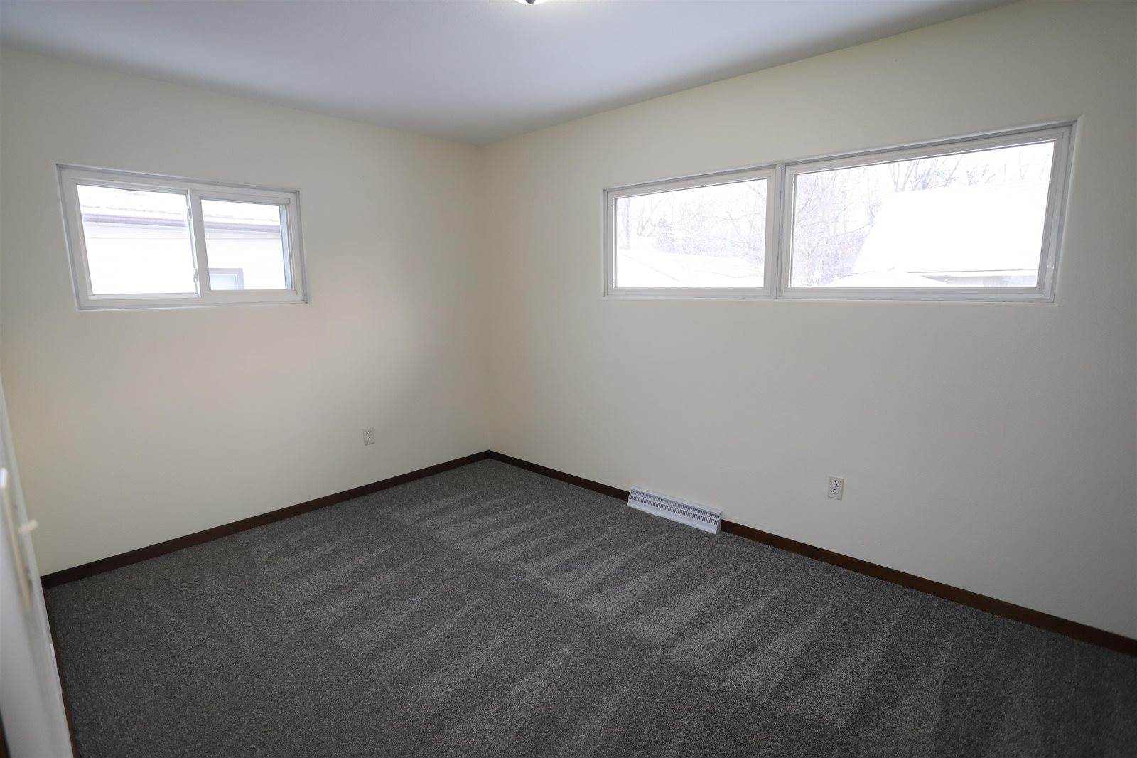 604 10th ST NE, Minot, ND 58703