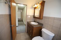 604 10th ST NE, Minot, ND 58703