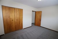 604 10th ST NE, Minot, ND 58703