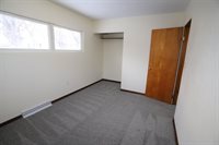 604 10th ST NE, Minot, ND 58703