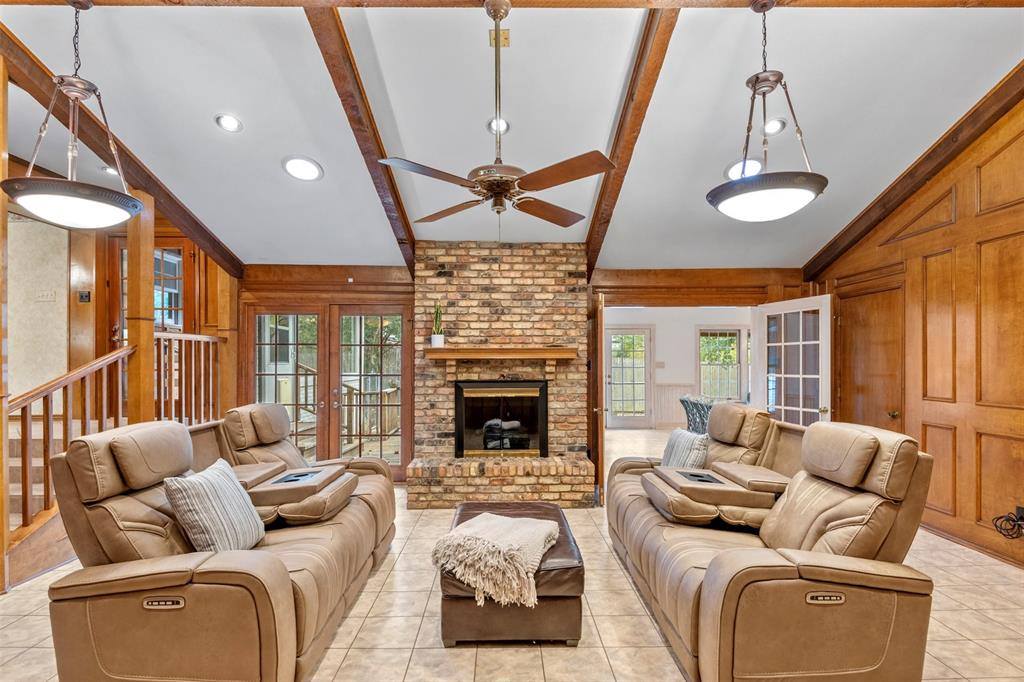 529 North Grand Avenue, Waxahachie, TX 75165