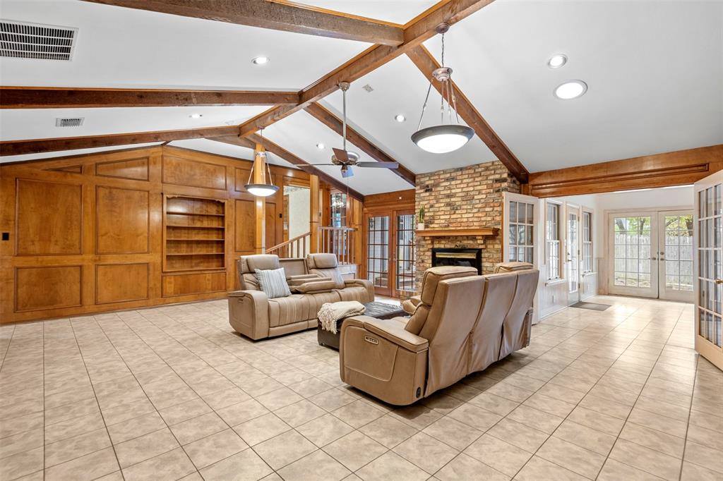 529 North Grand Avenue, Waxahachie, TX 75165