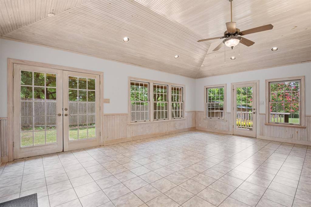 529 North Grand Avenue, Waxahachie, TX 75165