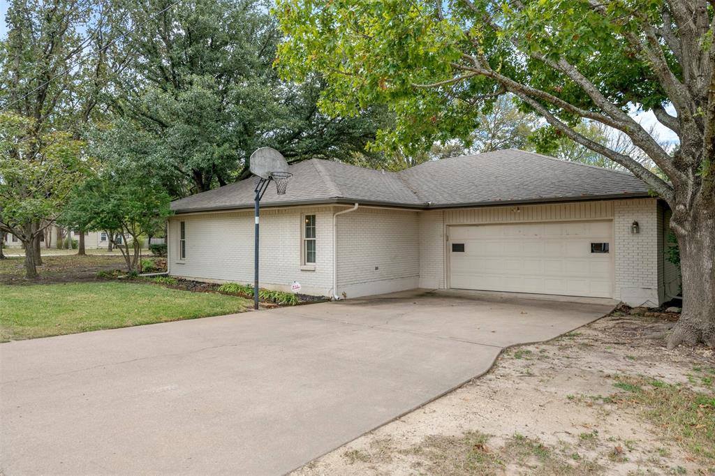 529 North Grand Avenue, Waxahachie, TX 75165