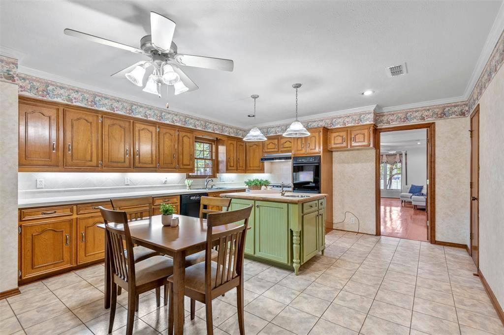 529 North Grand Avenue, Waxahachie, TX 75165