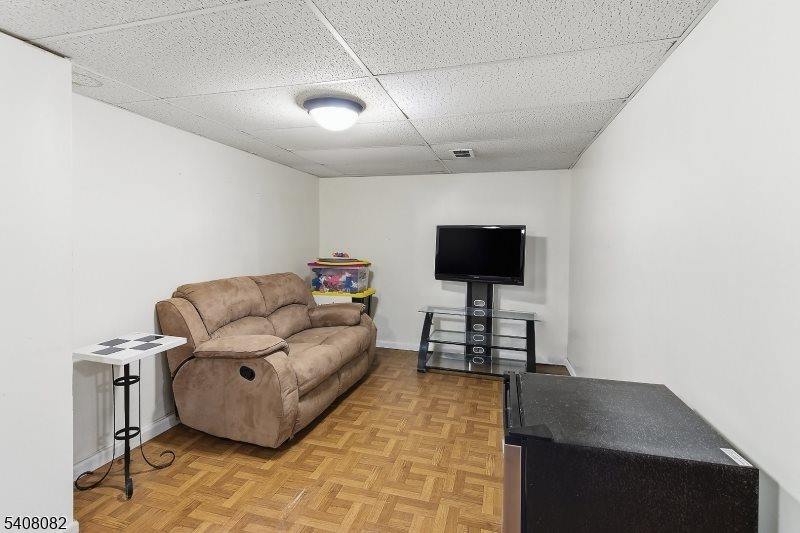 108 Windsor Ct, Hillsborough Township, NJ 08844