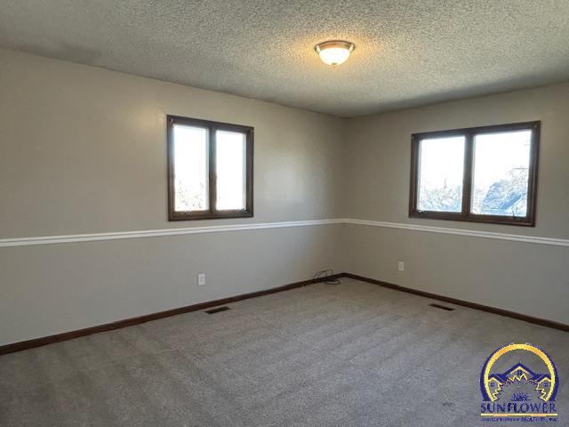 3855 SW Gamwell RD, Topeka, KS 66610