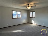 3855 SW Gamwell RD, Topeka, KS 66610