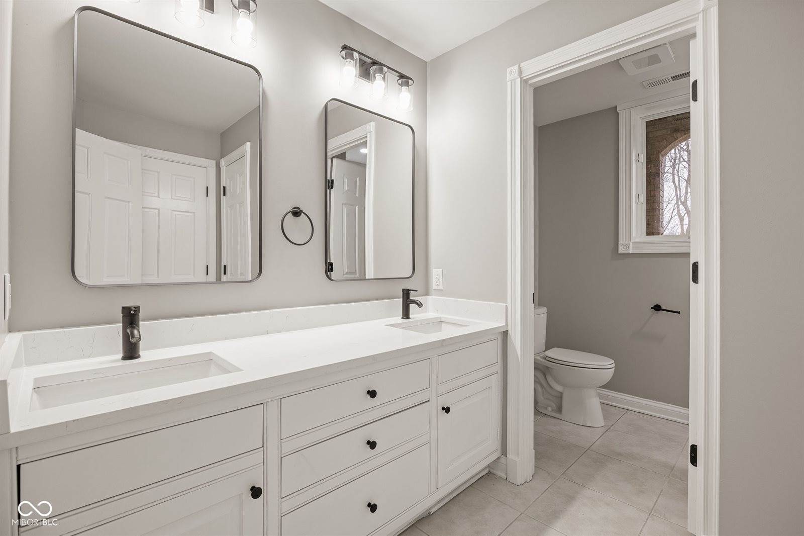 15 South Creedmoor Way, Anderson, IN 46011