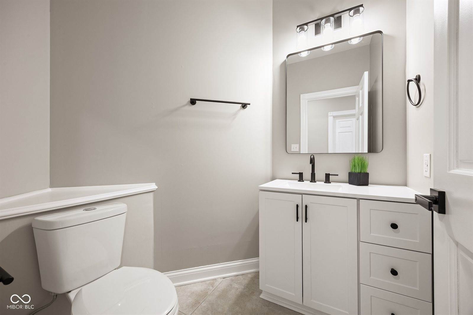 15 South Creedmoor Way, Anderson, IN 46011