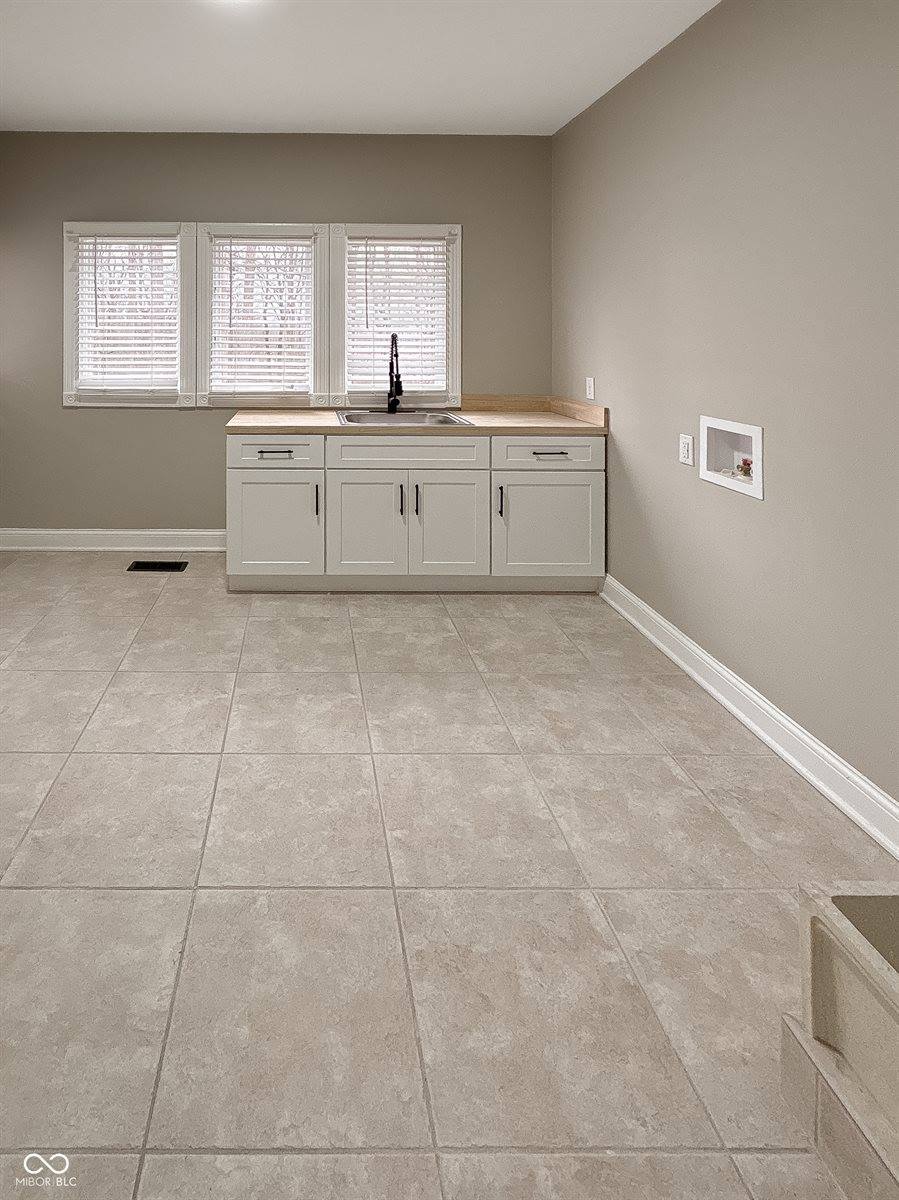 15 South Creedmoor Way, Anderson, IN 46011